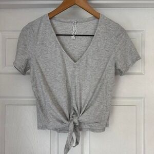Lululemon Knot Gonna Fly Ultra Light V-Neck Cropped T-Shirt Gray size 4 EUC
